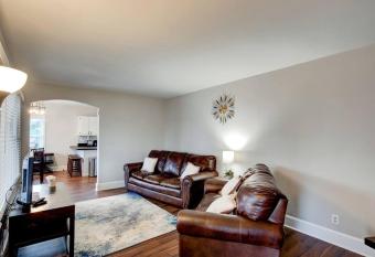 Welcome to Paradise! allows 18 year olds to book a room