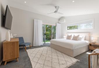 Pet Friendly House Maroochydore - 800m to the Beach has Balcony rooms
