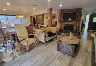 Special Vacation House/ Pool & Basketball Court has Balcony rooms