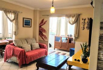 Apto em BC Temporada Pr  x av Atl  ntica allows 18 year olds to book a room