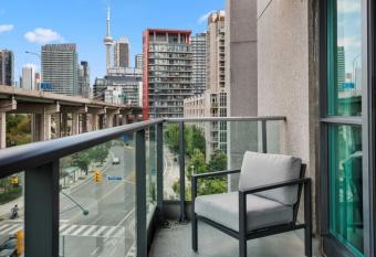 CN Tower View with Free Parking, Pool, & More Amenities has rooms with a private hot tub