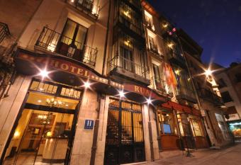 Hotel Rua Salamanca allows 18 year olds to book a room