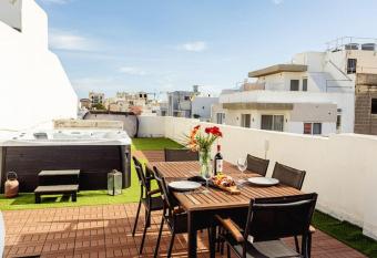 Luxury Designer Penthouse with Private Jacuzzi has rooms with a private hot tub