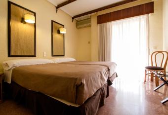 Hotel Eden Mar allows 18 year olds to book a room