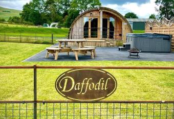 Daffodil has rooms with a private hot tub