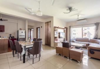 Anaisha s 3 Bedroom Apartment Fully Furnished has Balcony rooms