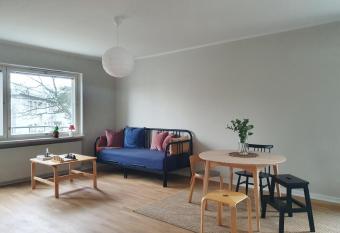 Tilava rauhallinen kaksio,ilmainen pys  k  inti&wifi has Balcony rooms