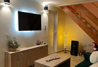 1000 zvezda has Balcony rooms