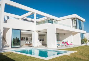 Oasis - Luxury Villa with Jacuzzi has Balcony rooms