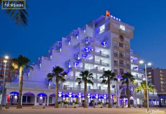 Hotel Los Delfines allows 18 year olds to book a room