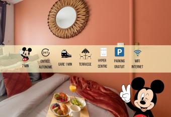 La Gare, Disneyland Paris terrasse parking gratuit has Balcony rooms