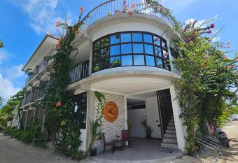 Dhigurah Cottage has Balcony rooms