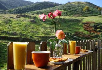 Hostal La Casita has Balcony rooms
