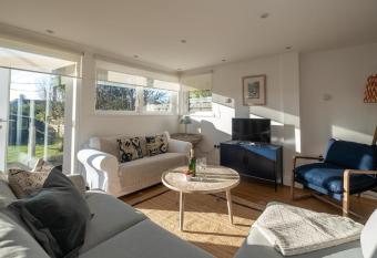 9 Uplands has Balcony rooms