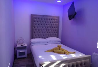 Bowness Bed & Breakfast Double Room, Bowness-on-Solway allows 18 year olds to book a room