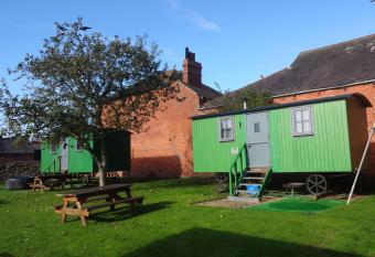 Sian s Retreat has rooms with a private hot tub