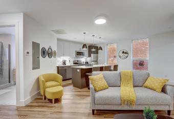 FRONTDESK The Glenwood Apts Brewerytown Philadelphia has Balcony rooms