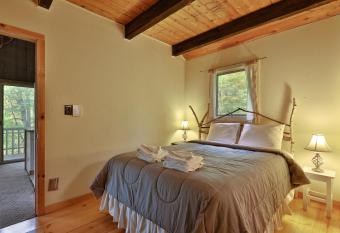 Left Duplex Home Directly Across From Pico Mountain, Close to Killington, home has Balcony rooms