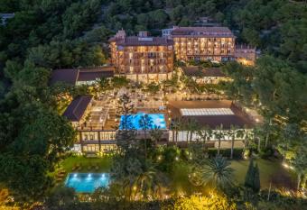 PALASIET Thalasso Clinic&Hotel allows 18 year olds to book a room