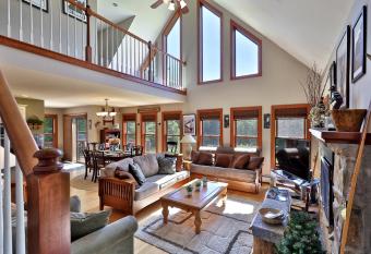 Cortina Mountain Chalet - Outdoor Hot Tub - Close to Pico and Killington Mountains home has Balcony rooms