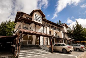 Artemis Villa allows 18 year olds to book a room