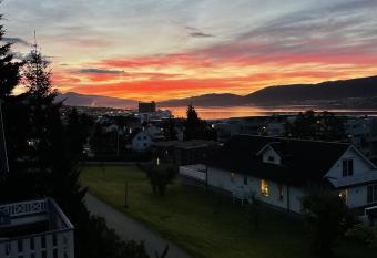 Penthouse apartment with amazing view. has Balcony rooms