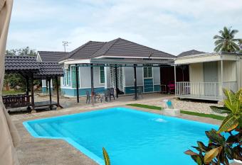 Homestay Pinang Tunggal has Balcony rooms