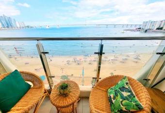 Gwanganri Grand Terrace Ocean View has Balcony rooms
