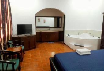 Platinum Hotel by Bluebookers has Balcony rooms