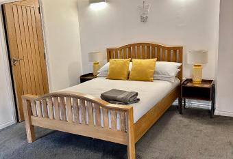 Brechin Townhouse - Cathedral View allows 18 year olds to book a room