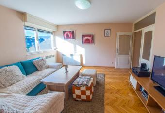 Gold Dreams Apartment allows 18 year olds to book a room