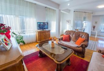 Comfortable Apartment In Mostar allows 18 year olds to book a room