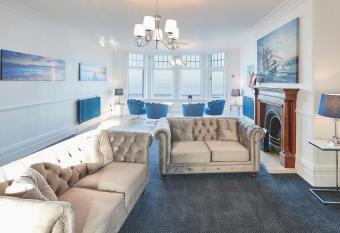 Host & Stay - Captain s Deck Seafront Apartment has Balcony rooms