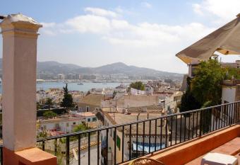 Navila Numero 2 has Balcony rooms