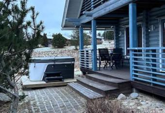 Laakson Helmi 2 ,separate sauna, fireplace, lake has Balcony rooms