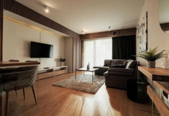 Nest Inn Magic Apartment allows 18 year olds to book a room