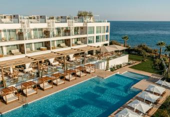 Villa Le Blanc, a Gran Meli   Hotel - The Leading Hotels of The World allows 18 year olds to book a room