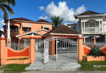 Sara   s Place - A place that feels like home has Balcony rooms