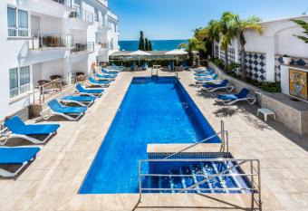 Toboso Apar - Turis allows 18 year olds to book a room