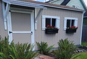 Touch Of Elegance allows 18 year olds to book a room