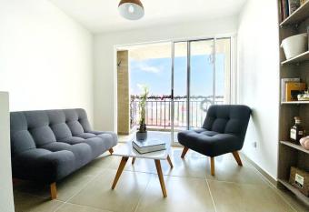   Estrena apartamento tipo loft en el norte de Cali! allows 18 year olds to book a room