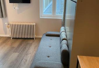 Cambrai splendide studio au calme allows 18 year olds to book a room