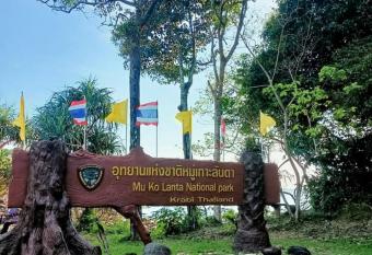 Relax Beach House Restaurant has Balcony rooms