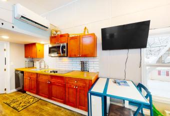 Tiny Homes on Pleasant has Balcony rooms