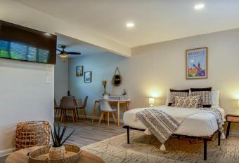 Modern Central Studio w all the Necessities allows 18 year olds to book a room