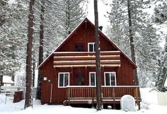Fawnskin Cabin - A quaint cabin in a peaceful location, close to Big Bear's attractions! cabin has Balcony rooms