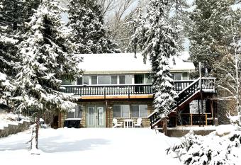 Family Fun Cabin - Mountain home with Game Room, Hot Tub and Lake Views! home has Balcony rooms
