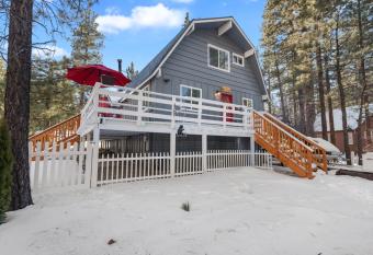 El Nido - Modern Aesthetics Meet Mountain Charm In This Newly Remodeled Home! cabin has Balcony rooms