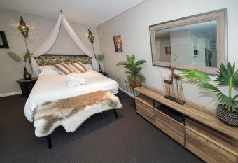 ZANZIBAR FANTASTIC 1 Bedroom APARTMENT has rooms with a private hot tub