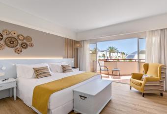 Barcel   Corralejo Bay - Adults Only has Balcony rooms